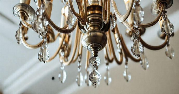 Peças para Lustres Pendentes: Como Escolher e Manter Seu Lustre Perfeito